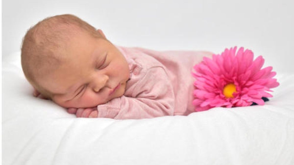 Lilly Matthias aus Neustadt am Rennsteig wurde am 5. Januar um 0:42 Uhr geboren. Sie wog 3220 g bei 52 cm. Ihre Eltern Angela und Marcel Matthias sind sehr glücklich. Foto: First Moment Chemnitz