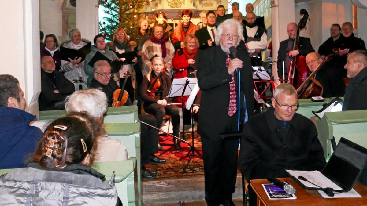 Der Komponist und einstige Domorganist Albert Schönberger (Mitte) leitete die Aufführung seines Oratoriums in Martinroda.