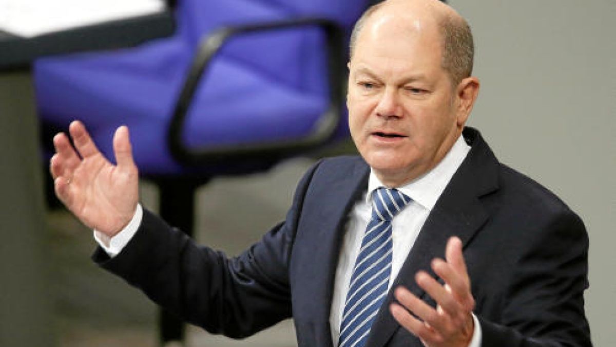 Olaf Scholz (SPD), Finanzminister: Pokerface mit Drang zu Höherem. Der Finanzminister wurde von Linken als Olaf Schäuble verspottet, weil er sich wie CDU-Vorgänger darauf beschränkte, die schwarze Null im Haushalt zu verteidigen. Note: 3 Foto: Wolfgang Kumm/dpa