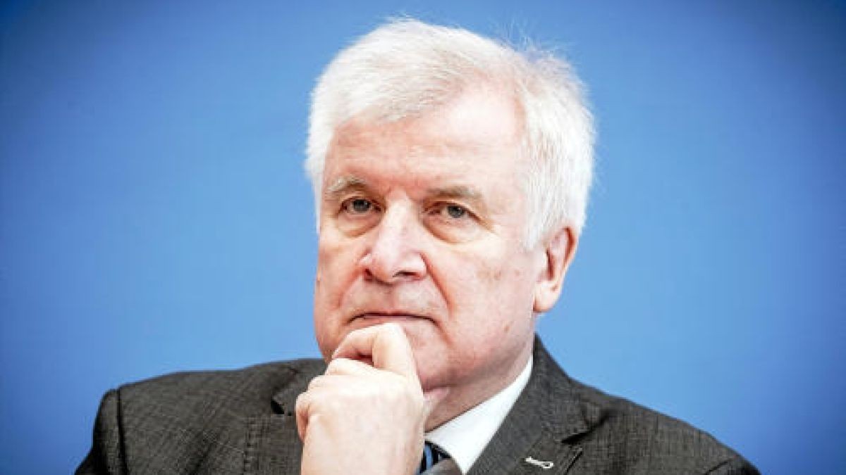 Horst Seehofer (CSU), Innenminister: Zweimal bescherte der Noch-CSU-Chef der Koalition eine Krise: im Sommer mit einer Rücktrittsdrohung im Zuwanderungsstreit, im Herbst mit seiner Treue zu Verfassungsschutzpräsident Hans-Georg Maaßen. Pragmatisch verhielt er sich beim Einwanderungsgesetz. Note: 4- Foto: Michael Kappeler/dpa