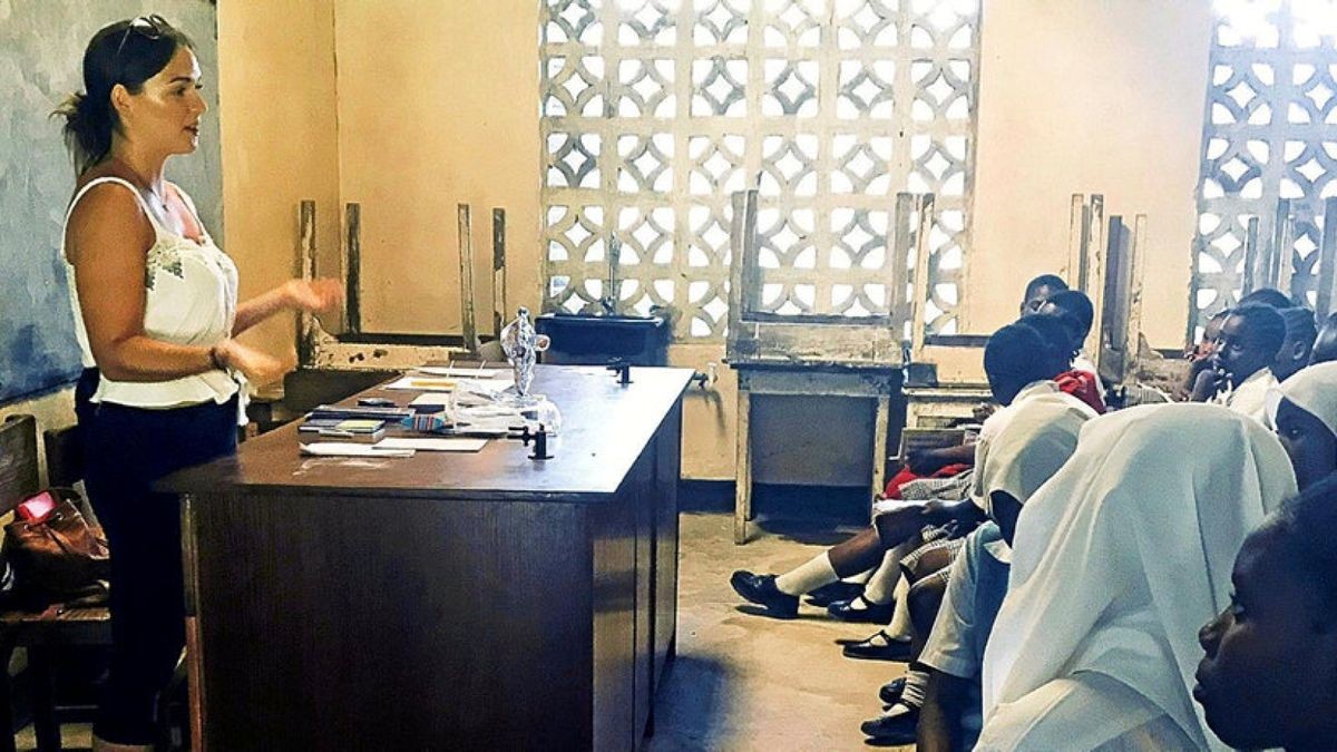 Die Mühlhäuserin Anna Levi engagiert sich in Mombasa, Kenia. Dort möchte ein Thüringer Verein die Schulbildung auch für sozial schwache Kinder und Jugendliche ermöglichen. Vor Ort klärte die angehende Ärztin über Verhütung und Menstruation auf.