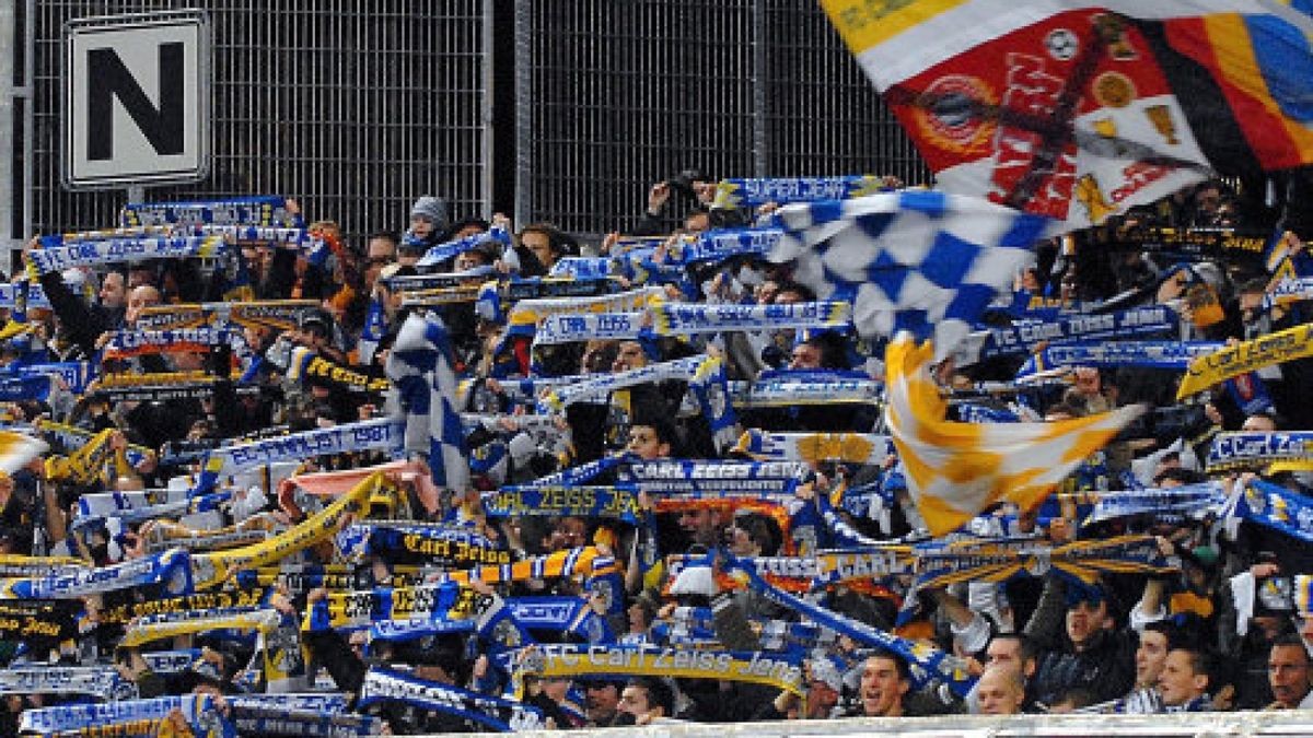 FC Carl Zeiss Jena Zuschauerandrang beim FC Carl Zeiss Jena: Mehr als 11000 Fans kamen zum Spiel gegen 1860 München.Foto: