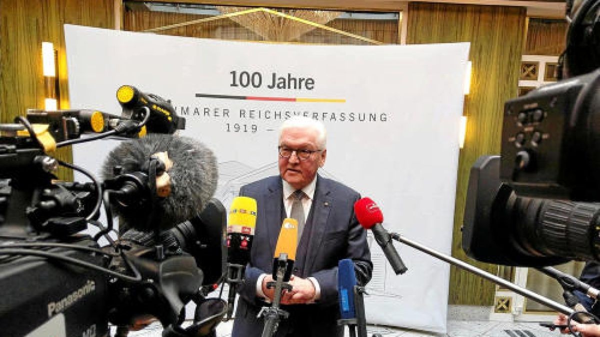 Der Bundespräsident gibt ein Statement im Hotel Russischer Hof.