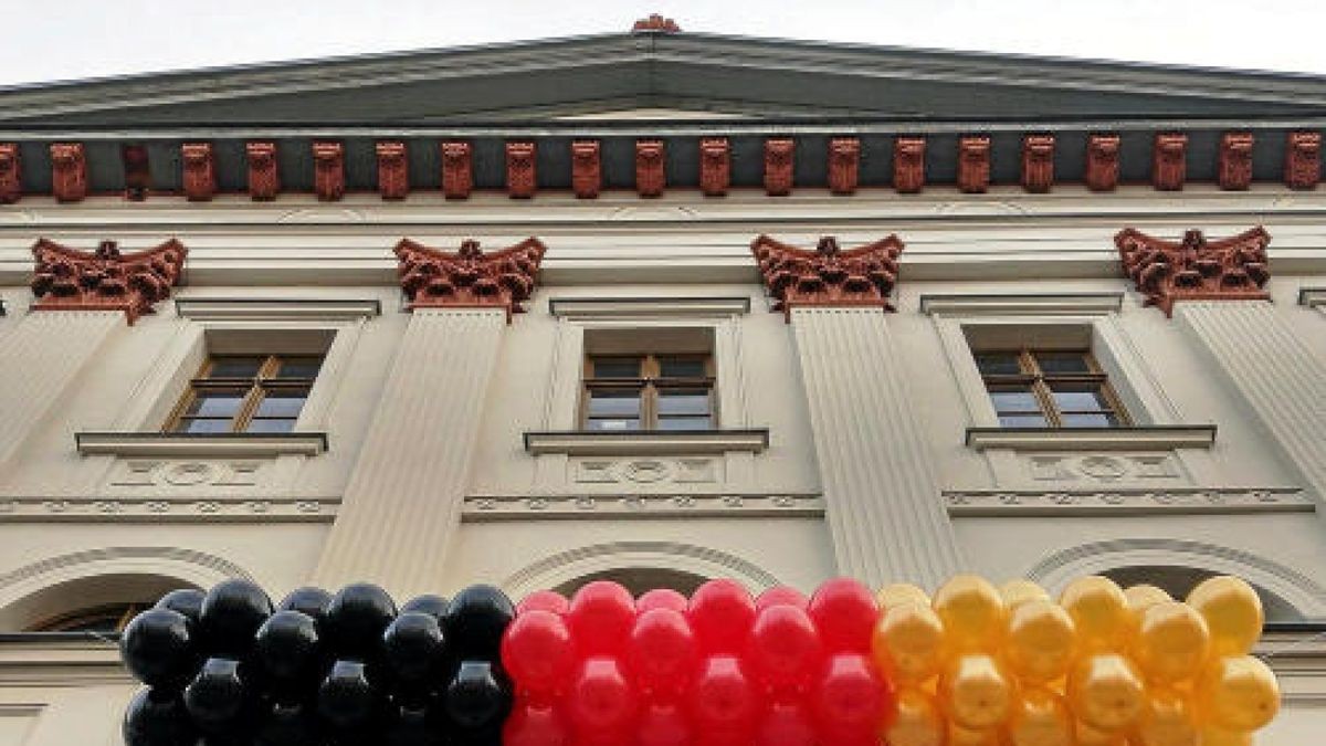 Vor 100 Jahren kam in Weimar die Nationalversammlung erstmals zusammen. Ein großer Festakt mit Bundespräsident, Bundeskanzlerin, Bundestagspräsident und den Ministerpräsidenten hält die Stadt am Mittwoch in Atem.