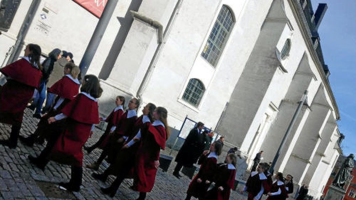 Die Singschule Weimar auf dem Weg zum Auftritt.