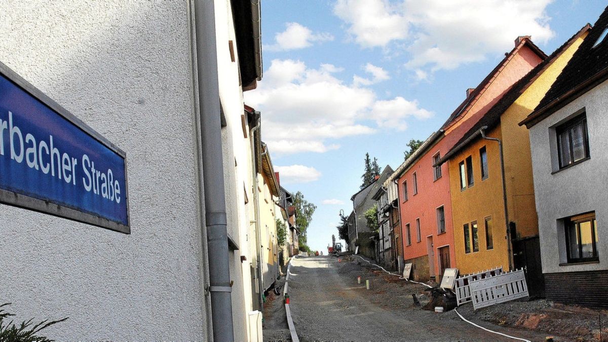 Um Strafzinsen zu entgehen, bewilligt der Gemeinderat 61.500 Euro überplanmäßig. Die Rückzahlung nicht benötigter Fördermitteln im Zuge der Baumaßnahme Münsterstraße – Lauterbacher Straße ist nötig.