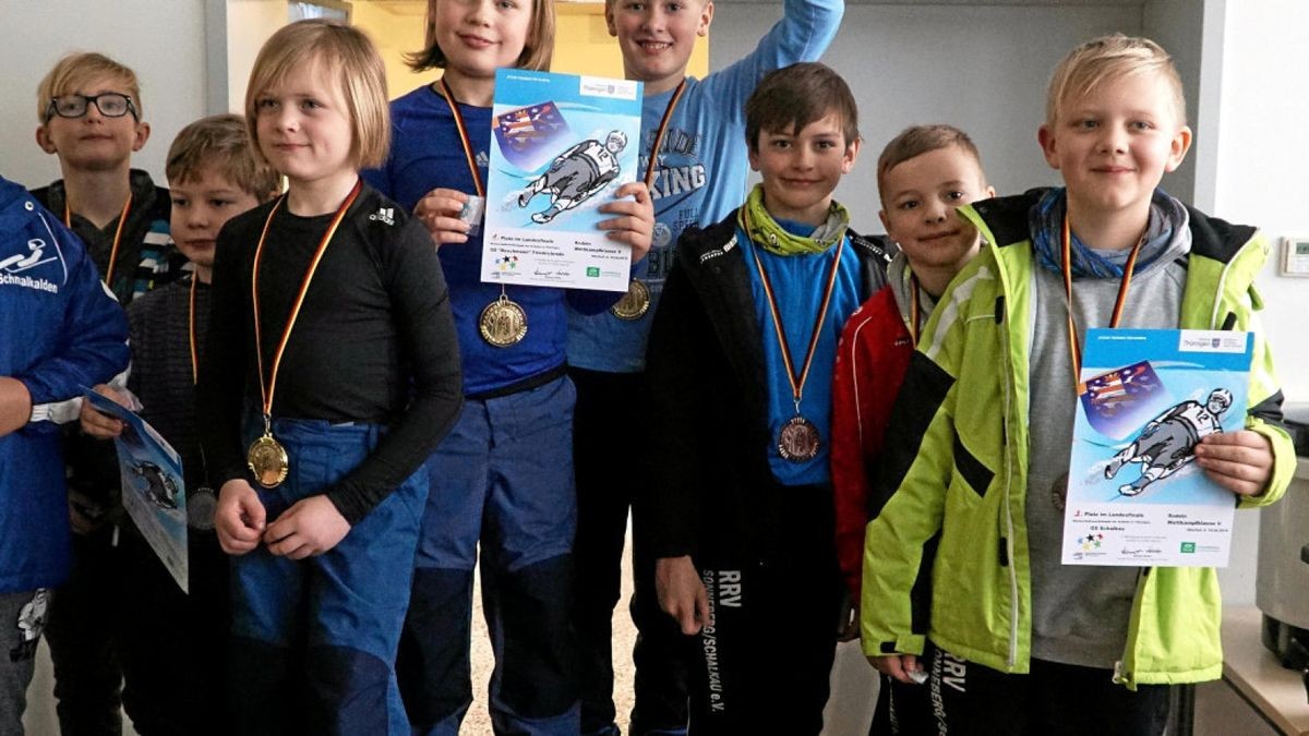 Die beste Jungen-Mannschaften beim Landesfinale Jugend trainiert für Olympia: Die Buschmann-Rennrodler mit Jakob Erben, Paul Nitsche und Jakob Erben.