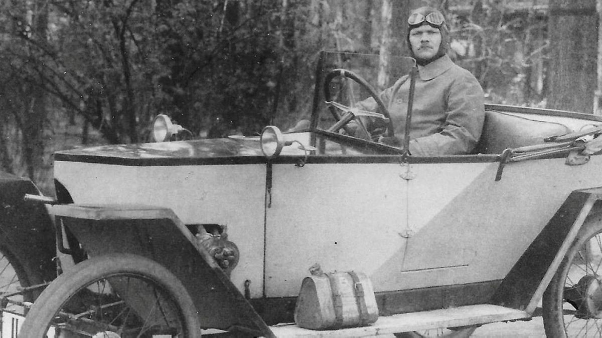 Ein Volkswagen der Marke „Peter und Moritz“. Zu Beginn sind die Eisenberger ausschließlich auf Kleinwagen spezialisiert.   Fotos: Sammlung Sabine Nann und Archiv Petermann