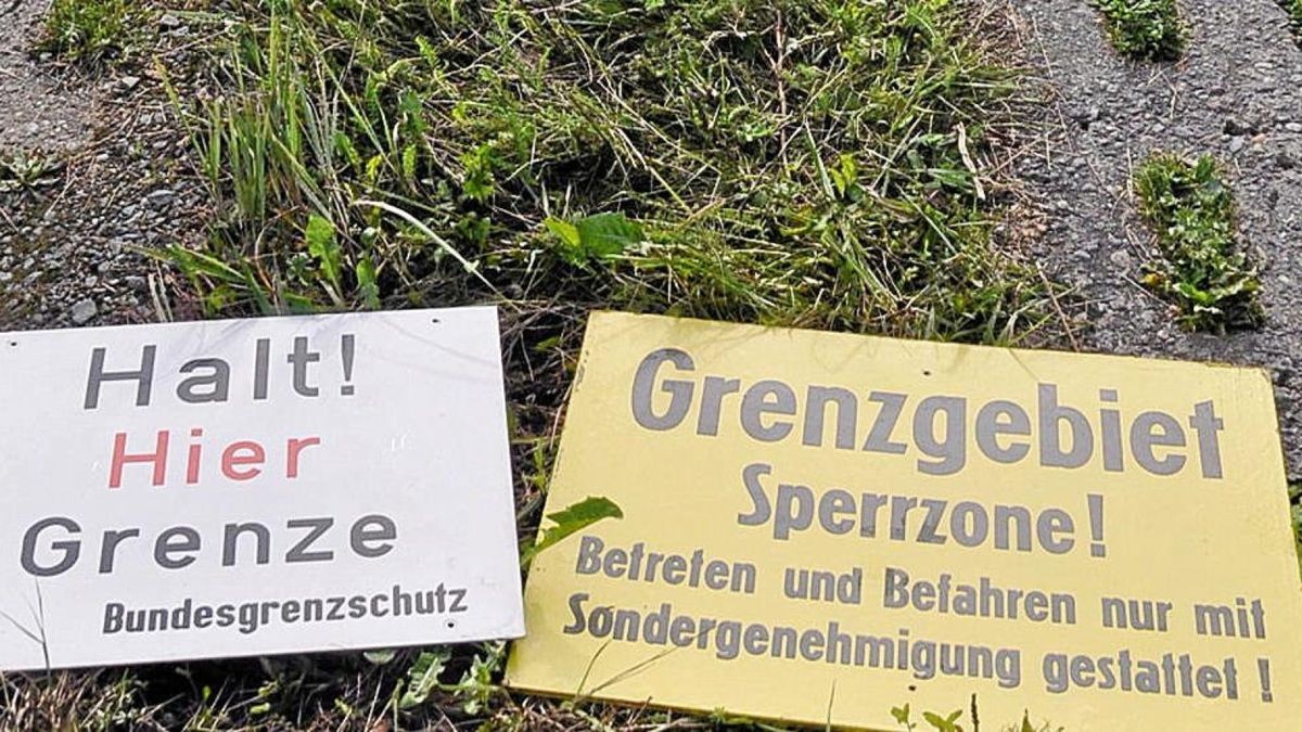 Bis November 1989 war Deutschland geteilt – und das Schweigen im Osten über Nazivergangenheit und die Unterdrückung in der DDR hat Folgen, die bis in die Gegenwart reichen. Darüber schreibt Ines Geipel in ihrem neuen Buch „Umkämpfte Zone – mein Bruder, der Hass und der Osten“.