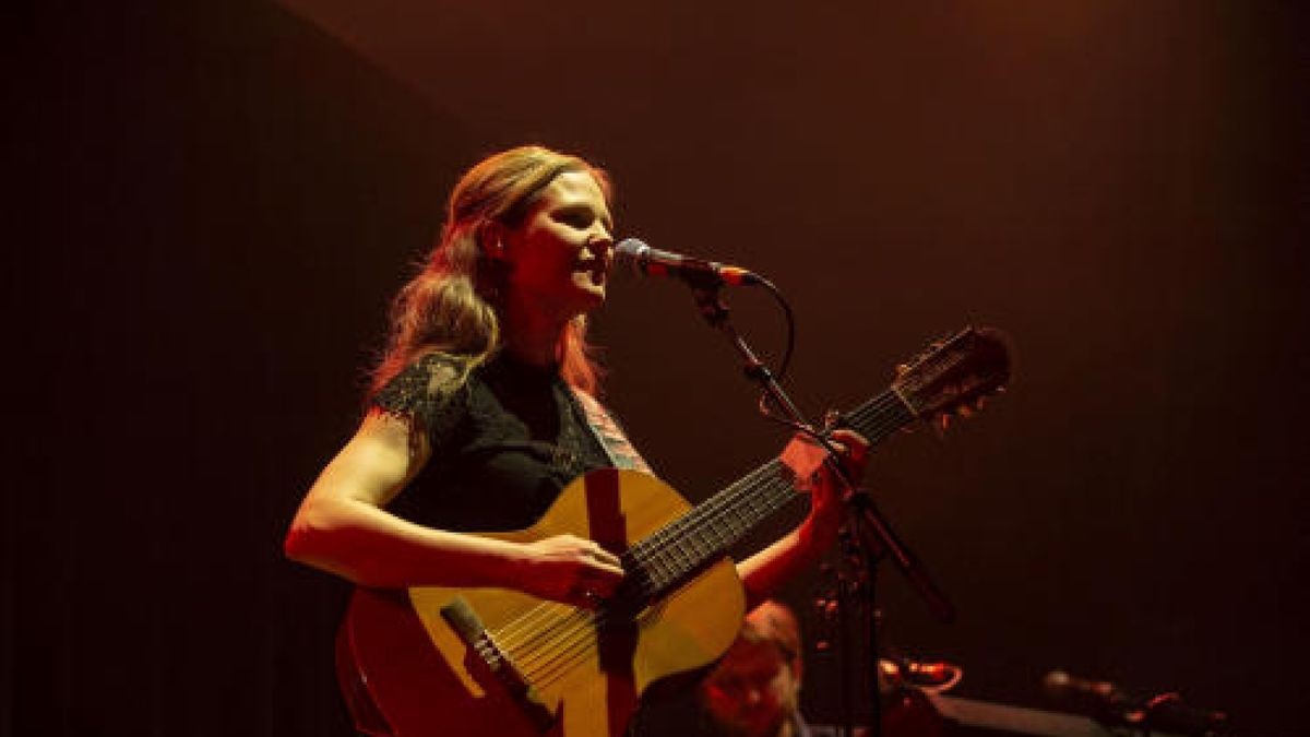 Mit seiner Alles ist Jetzt Tour 2019 machte Bosse halt in der Erfurter Thüringenhalle. Vor knapp 3500 Gästen sang er Songs vom neuen Album und seine großen Hits.