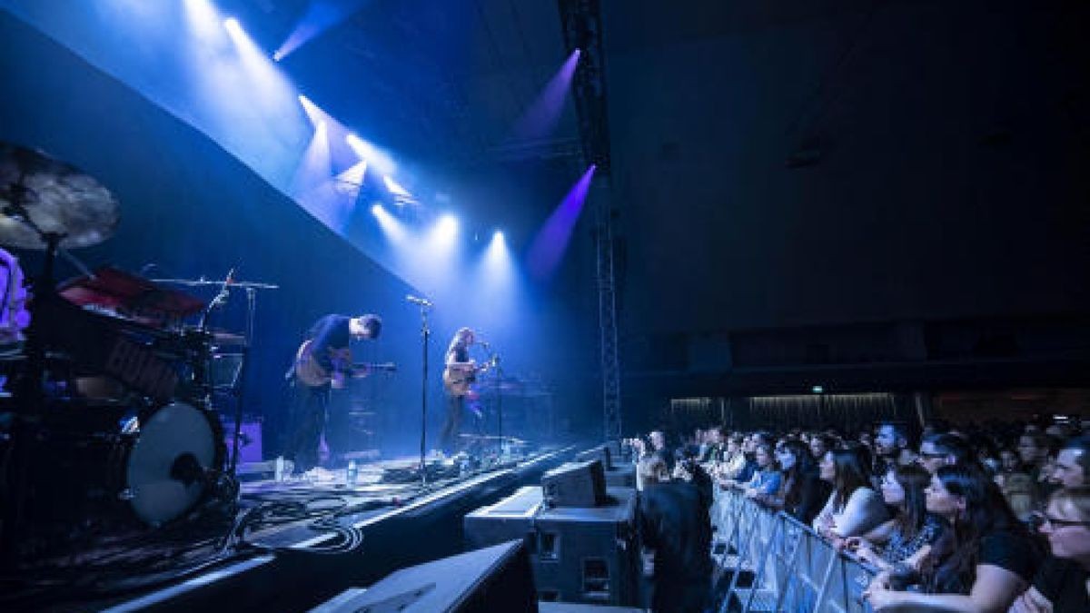 Mit seiner Alles ist Jetzt Tour 2019 machte Bosse halt in der Erfurter Thüringenhalle. Vor knapp 3500 Gästen sang er Songs vom neuen Album und seine großen Hits.