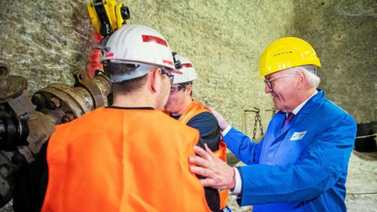 Auf seiner Tour durch Nordthüringen besuchte Bundespräsident Frank-Walter Steinmeier auch das Erlebnisbergwerk Sondershausen. Foto: Sascha Fromm