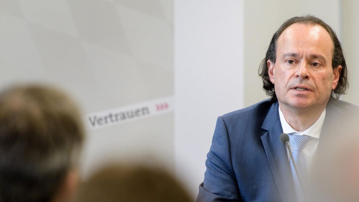 Oberstaatsanwalt Kai Gräber auf der Pressekonferenz der Staatsanwaltschaft München. Thema waren auch auch die aktuellen Ermittlungserfolge im Eigenblut-Skandal und im Verfahren gegen den beschuldigten Erfurter Sportarzt und seine mutmaßlichen Helfer.