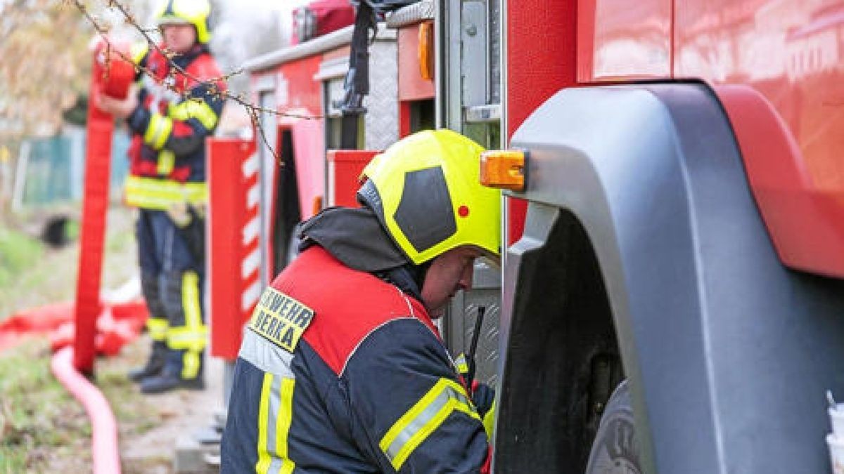 Es war der größte Brand in dem kleinen Ort, seit dem verheerenden Feuer am 25.12.2014, als ein Dreiseitenhof bis auf ein Wohnhaus komplett niederbrannte. / Foto: Stefan Eberhardt - medien-partner.net