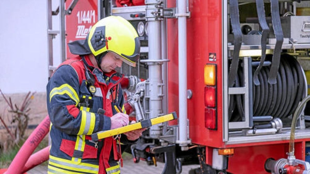 Es war der größte Brand in dem kleinen Ort, seit dem verheerenden Feuer am 25.12.2014, als ein Dreiseitenhof bis auf ein Wohnhaus komplett niederbrannte. / Foto: Stefan Eberhardt - medien-partner.net