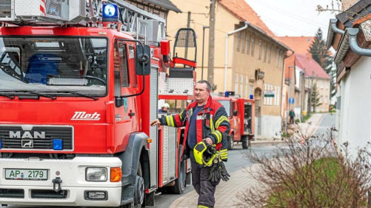 Es war der größte Brand in dem kleinen Ort, seit dem verheerenden Feuer am 25.12.2014, als ein Dreiseitenhof bis auf ein Wohnhaus komplett niederbrannte. / Foto: Stefan Eberhardt - medien-partner.net