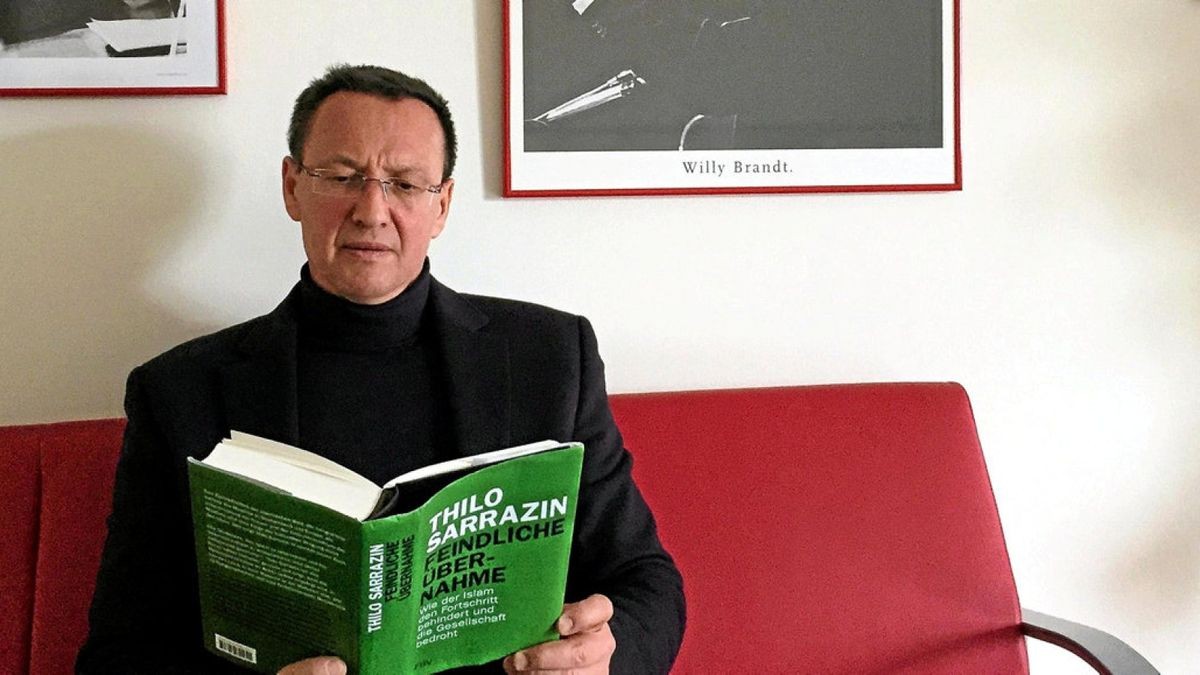 Oskar Helmerich, justizpolitischer Sprecher der SPD-Fraktion, hat das von der Bundespartei bekämpfte SPD-Mitglied Thilo Sarrazin zu einer Lesung aus dessen jüngstem Buch „Feindliche Übernahme“ nach Erfurt eingeladen.