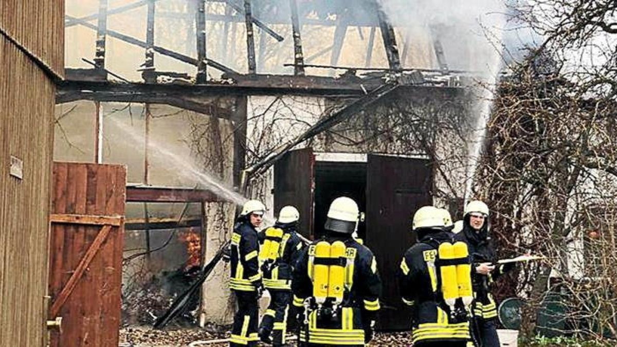 Ein schwerer Brand hat am Sonntag in Tonndorf diese Scheune vernichtet