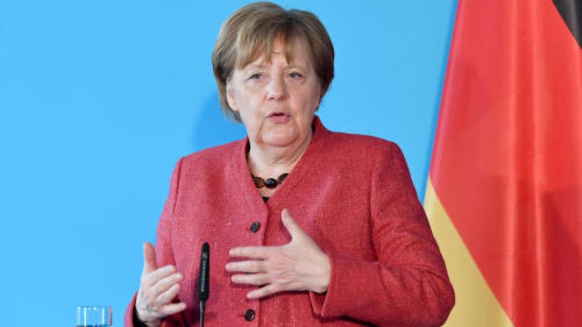 Bundeskanzlerin Angela Merkel (CDU) während der Pressekonferenz nach dem Treffen der Ministerpräsidenten der ostdeutschen Länder. Foto: Martin Schutt/dpa