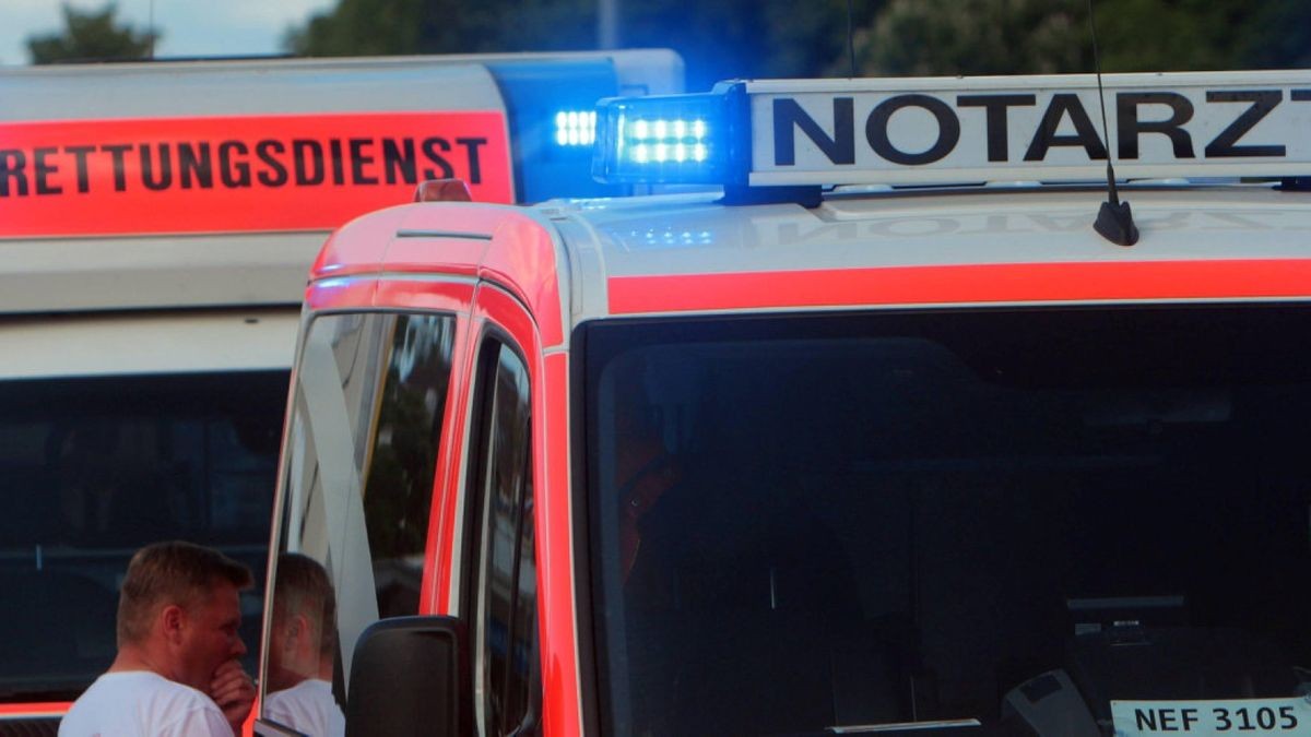 Zwei Autos und ein Lkw stießen im Kreis Greiz zusammen. Symbolfoto: Ralph Peters/Imago