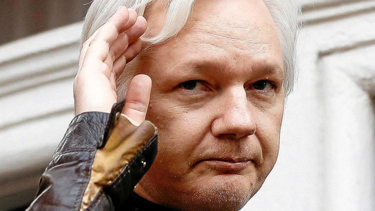 Julian Assange ist nach Angaben der britischen Polizei in London festgenommen worden. Zuvor hatte ihm die Regierung des lateinamerikanischen Landes das diplomatische Asyl entzogen. Archiv-