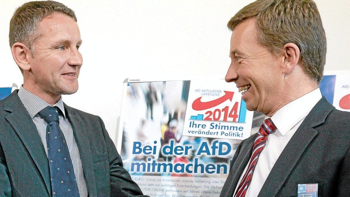 Bernd Lucke (re.) und Björn Höcke bei einem Auftritt im September 2014 in Berlin. Archivfoto: Rainer Jensen/dpa