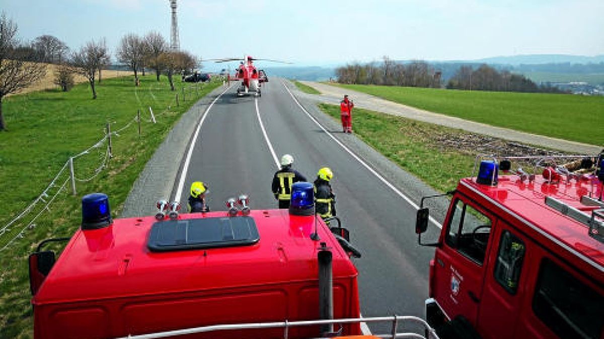 Schwerer Unfall auf der Bundesstraße 90: Am Sonnabend musste die Feuerwehr Wurzbach zu Hilfe eilen.