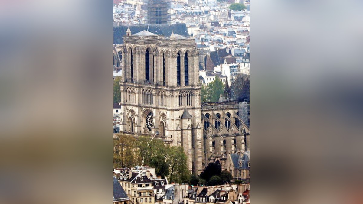 16.04.2019, Frankreich, Paris: Blick auf die Kathedrale Notre-Dame nach dem Brand. Ein Feuer verwüstete am Montag die Pariser Kathedrale Notre-Dame. Foto: Thibault Camus/AP/dpa +++ dpa-Bildfunk +++Foto: Thibault Camus