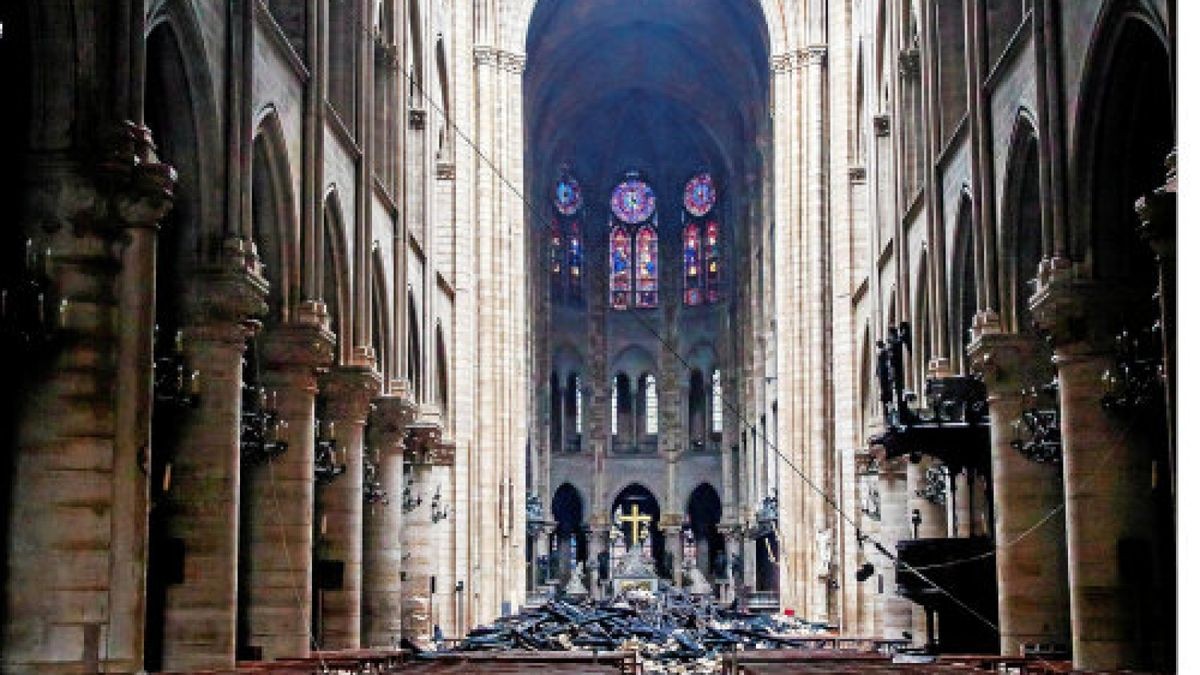 Die Schäden in der Kathedrale Notre-Dame sind zurzeit noch nicht vollends zu ermessen.Foto: Christophe Petit Tesson/dpa