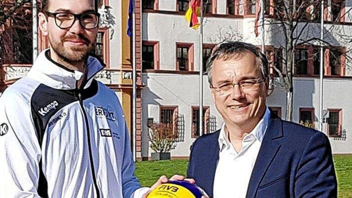 Der neue Trainer Florian Völker (l.) mit Michael Panse, Präsident von Schwarz-Weiß Erfurt.