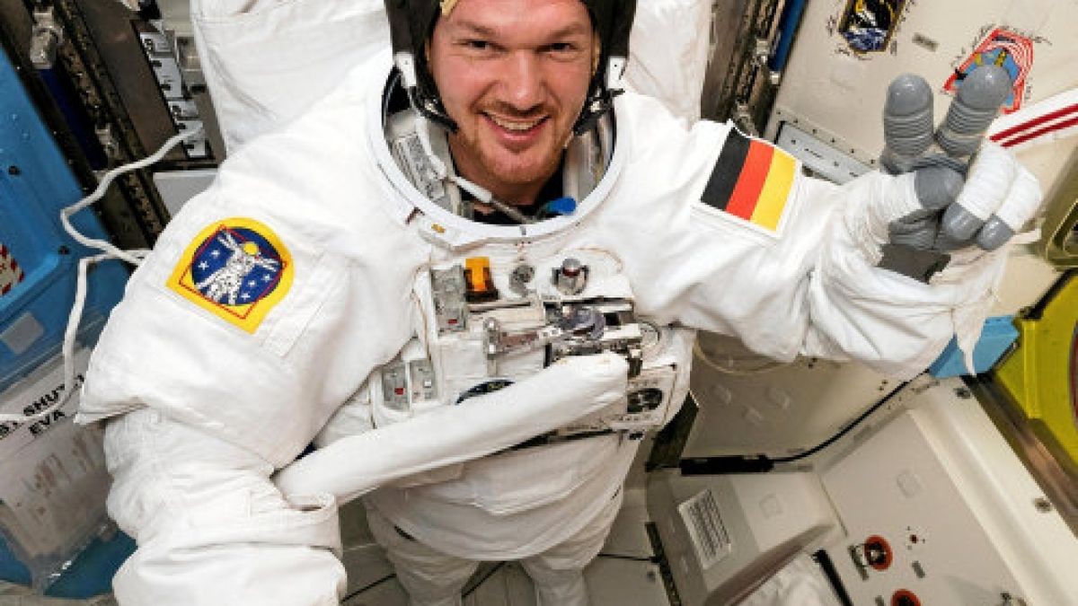 Alexander Gerst macht ein Selfie bei seiner Arbeit auf der ISSFoto: Alexander Gerst