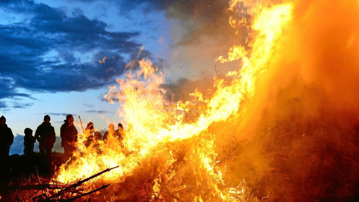 In einigen Orten in Thüringen wird es in diesem Jahr kein Osterfeuer geben. Symbolfoto: Maurizio Gambarini/dpa