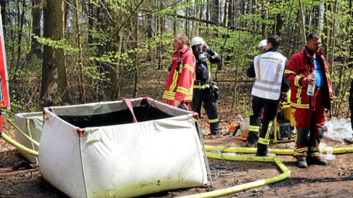 Zweimal dachten die Kameraden, dass sie die Flammen unter Kontrolle gebracht hätten - und wurden eines besseren belehrt.