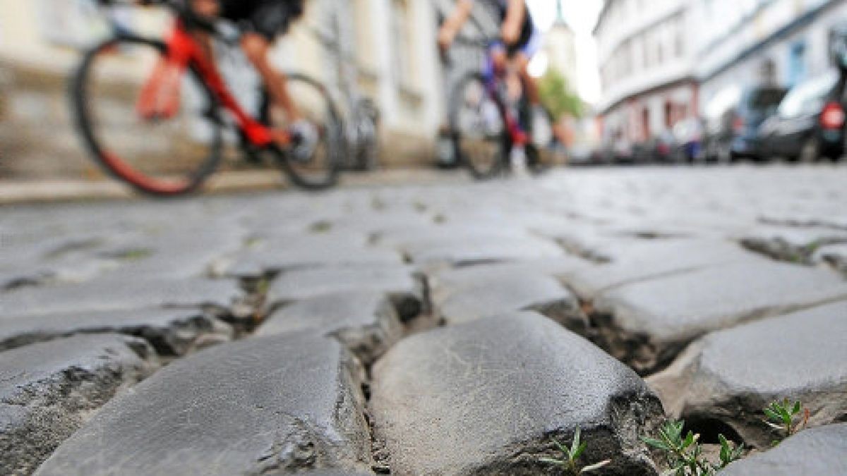 Das Kopfsteinpflaster in der Allerheiligenstraße soll nach dem Willen der Historiker bleiben. Der Behindertenverband setzt dagegen auf Barrierefreiheit.Foto: Marco Schmidt