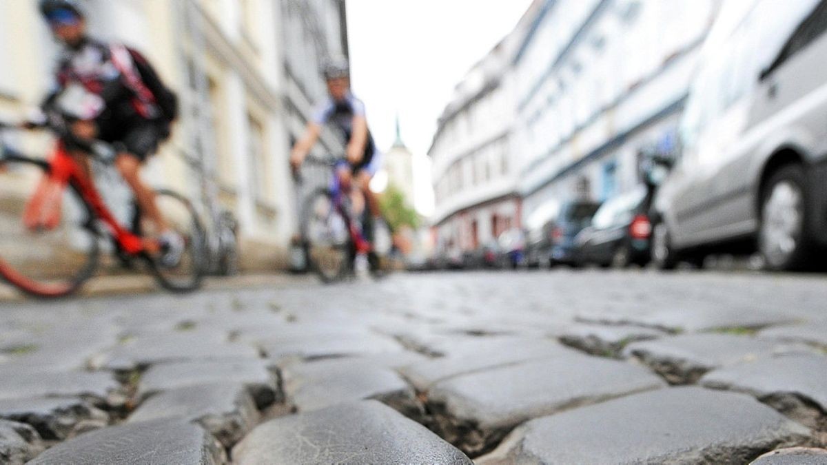 Das Kopfsteinpflaster in der Allerheiligenstraße soll nach dem Willen der Historiker bleiben. Der Behindertenverband setzt dagegen auf Barrierefreiheit.