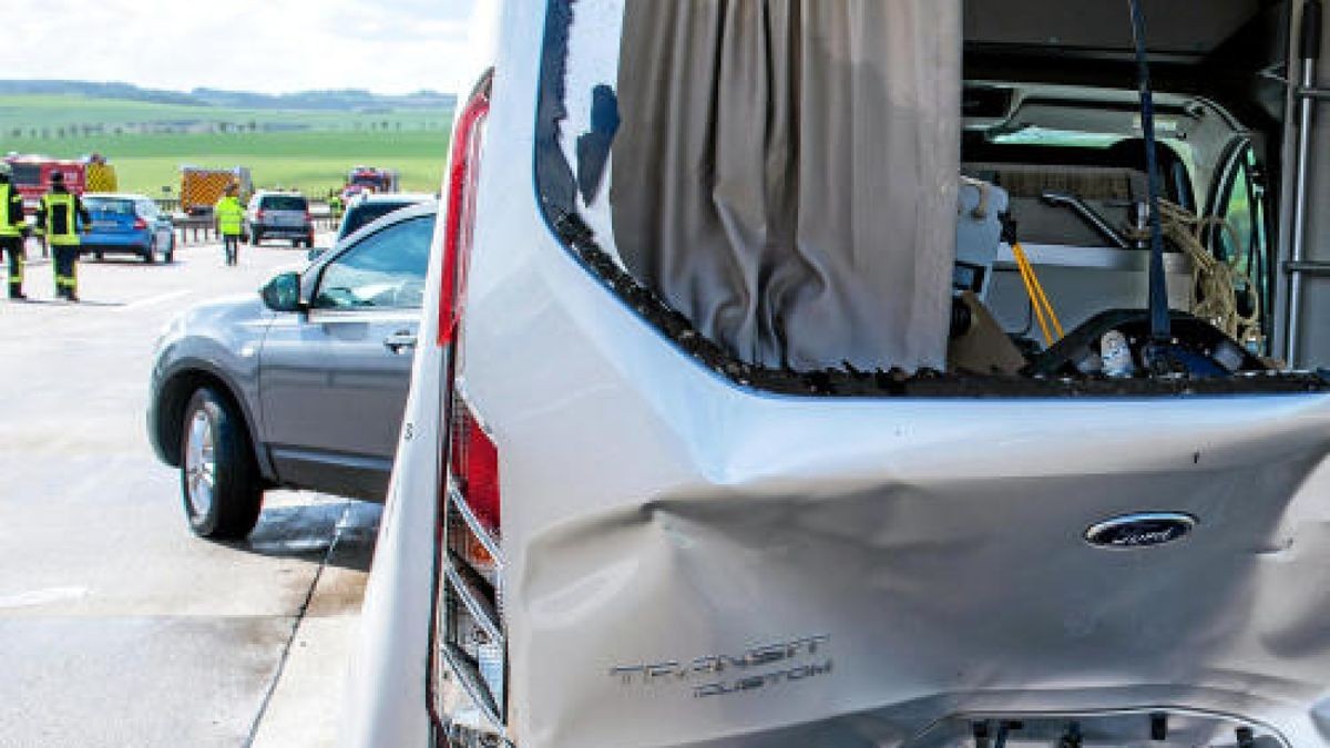 Bei einer Massenkarambolage auf der A71 bei Meiningen waren am Sonntag 50 Fahrzeuge verwickelt. 32 Personen wurden verletzt. Foto: Sascha Fromm