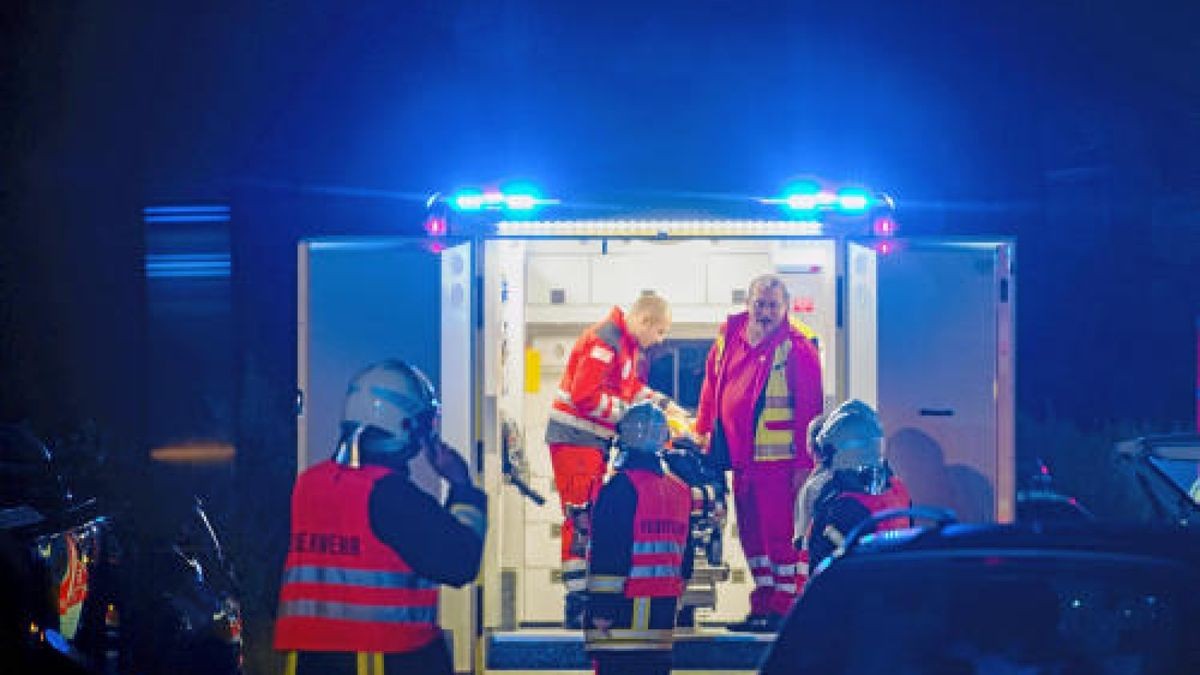 Bei einer Massenkarambolage mit mehreren Fahrzeugen auf der Autobahn 71 zwischen Sömmerda-Süd und Erfurt in Höhe der Ortschaft Udestedt wurden mehrere Personen verletzt. Zwei Mensch kam ums Leben. Foto: Sascha Fromm