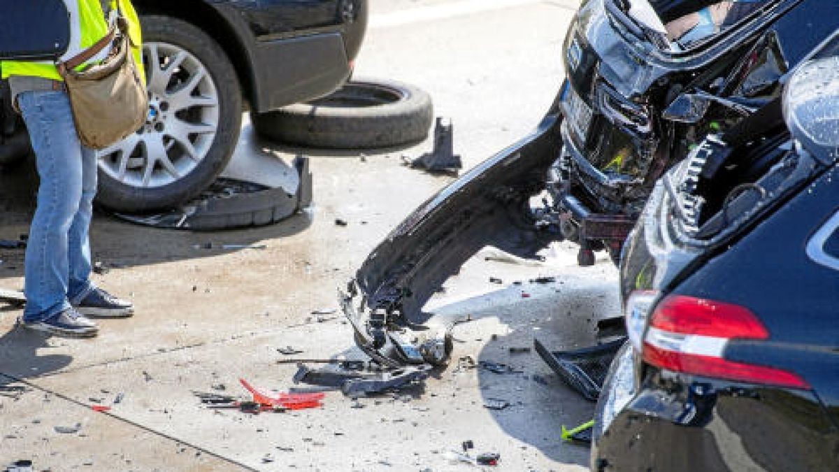 Bei einer Massenkarambolage auf der A71 bei Meiningen waren am Sonntag 50 Fahrzeuge verwickelt. 32 Personen wurden verletzt. Foto: Sascha Fromm