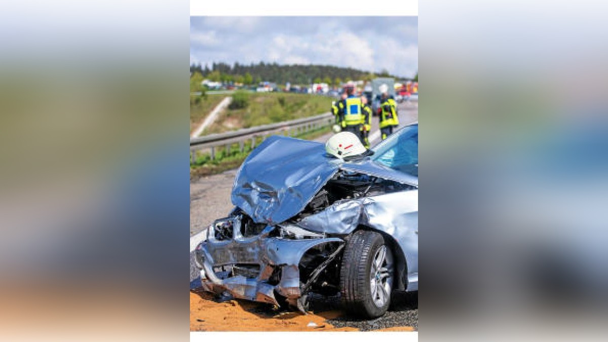 Bei einer Massenkarambolage auf der A71 bei Meiningen waren am Sonntag 50 Fahrzeuge verwickelt. 32 Personen wurden verletzt. Foto: Sascha Fromm