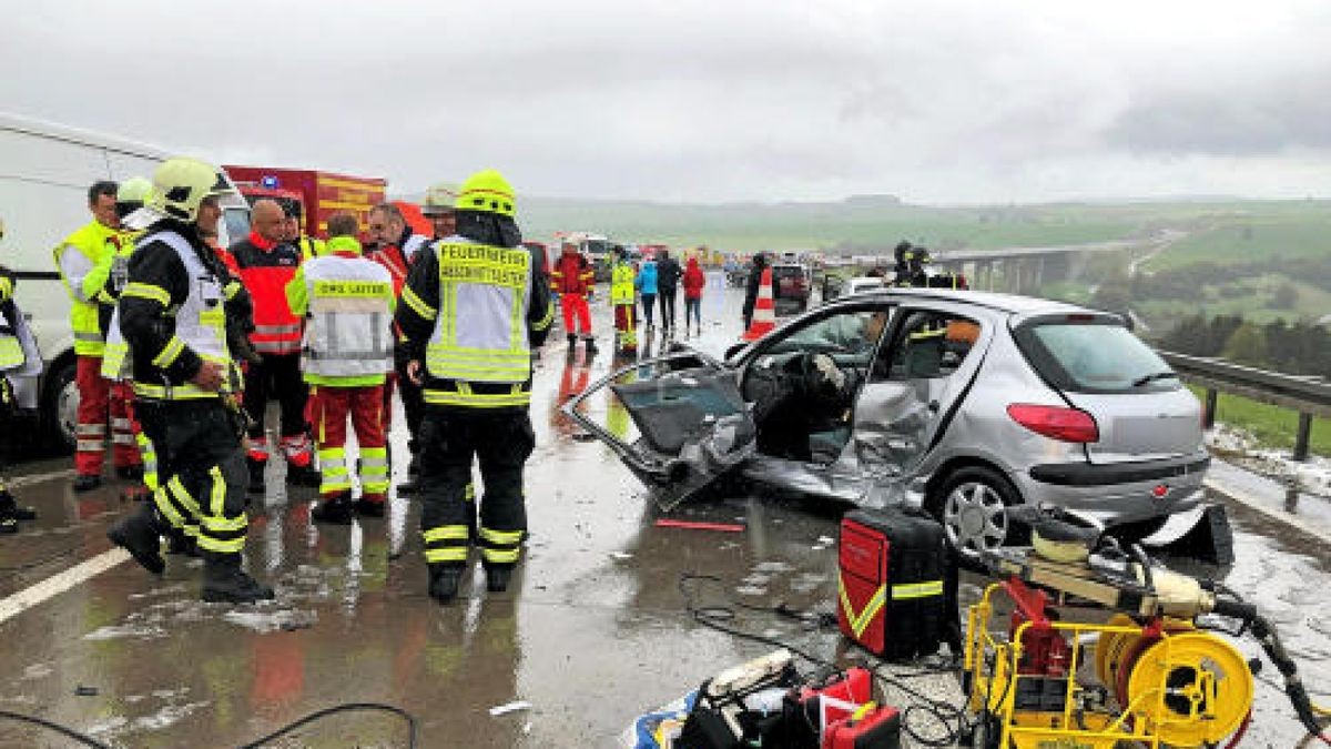 Nach einem plötzlichen Hagelschauer gab es eine Unfall-Serie mit mehr als einem Dutzend Fahrzeugen auf der A71 bei Meiningen. Foto: News5