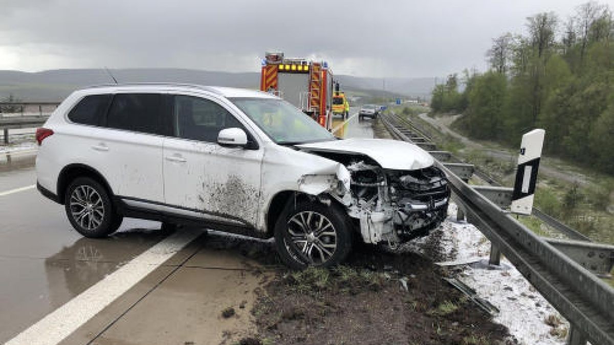 Nach einem plötzlichen Hagelschauer gab es eine Unfall-Serie mit mehr als einem Dutzend Fahrzeugen auf der A71 bei Meiningen. Foto: News5