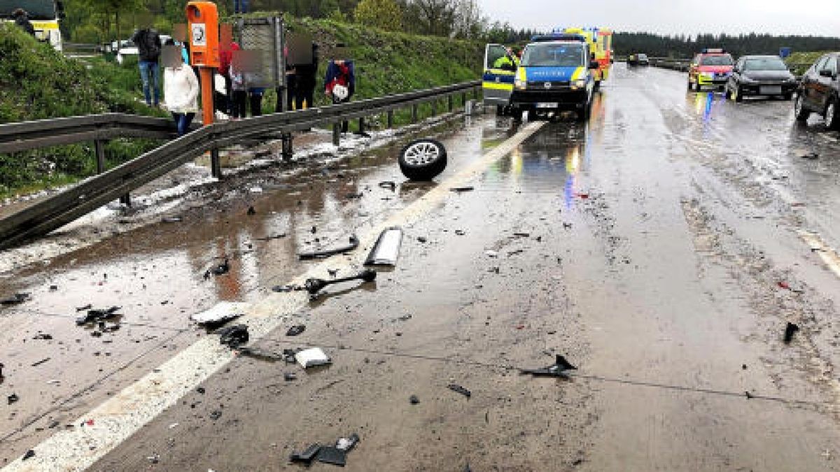 Nach einem plötzlichen Hagelschauer gab es eine Unfall-Serie mit mehr als einem Dutzend Fahrzeugen auf der A71 bei Meiningen. Foto: News5