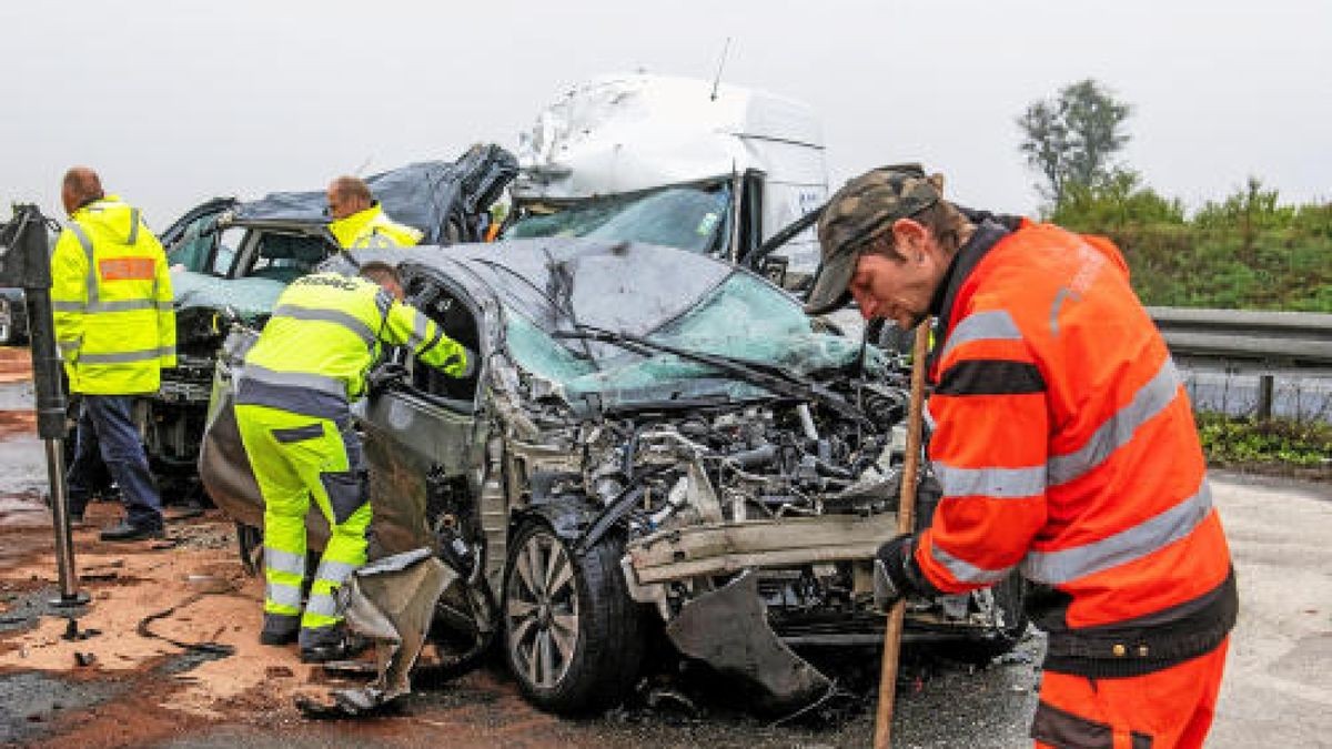 Bei der Massenkarambolage auf der A4 bei Hermsdorf ist ein Mnsch ums Leben gekommen. Foto: Sascha Fromm