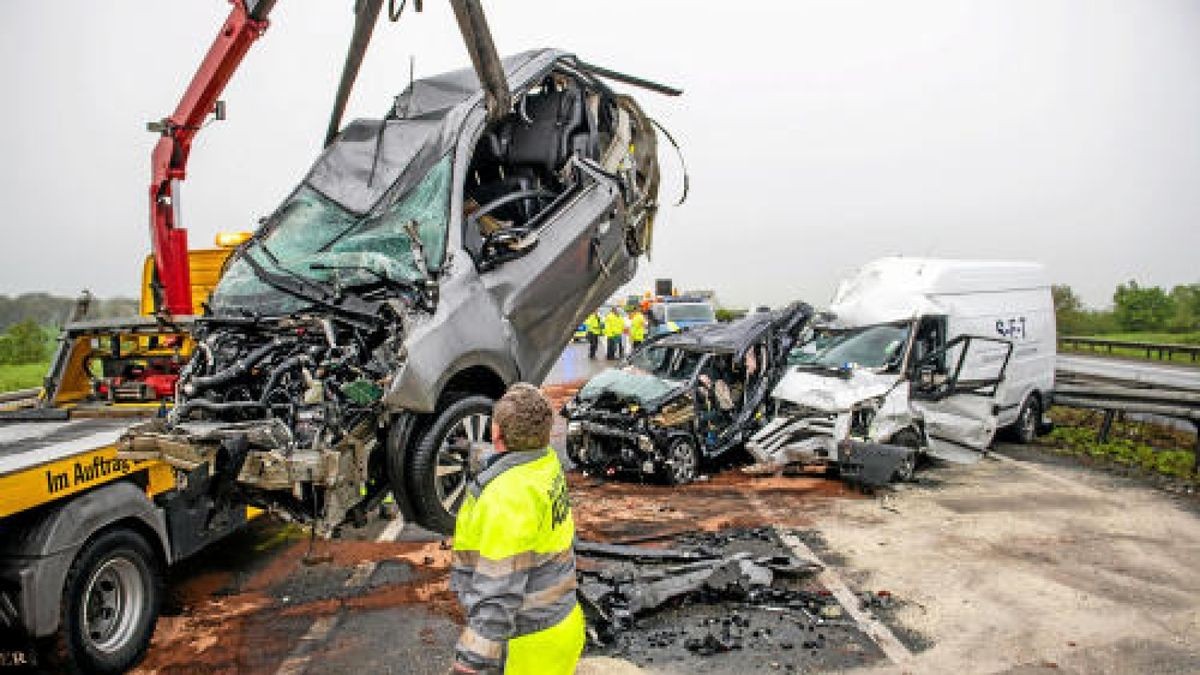 Bei der Massenkarambolage auf der A4 bei Hermsdorf ist ein Mnsch ums Leben gekommen. Foto: Sascha Fromm