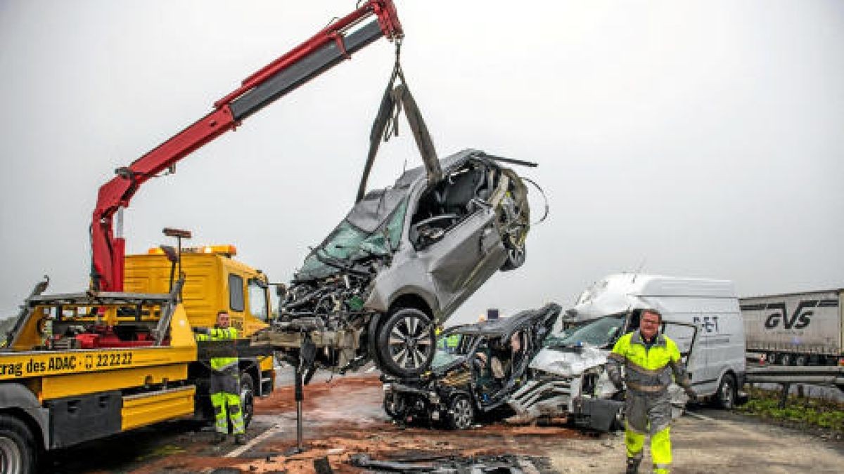 Bei der Massenkarambolage auf der A4 bei Hermsdorf ist ein Mnsch ums Leben gekommen. Foto: Sascha Fromm