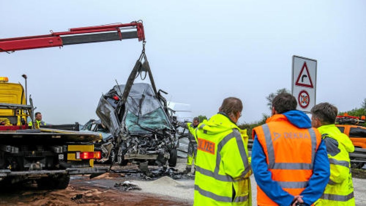 Bei der Massenkarambolage auf der A4 bei Hermsdorf ist ein Mnsch ums Leben gekommen. Foto: Sascha Fromm