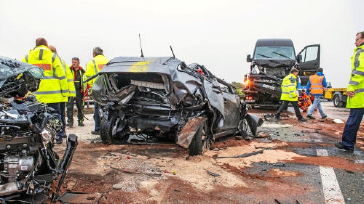 Bei der Massenkarambolage auf der A4 bei Hermsdorf ist ein Mnsch ums Leben gekommen. Foto: Sascha Fromm