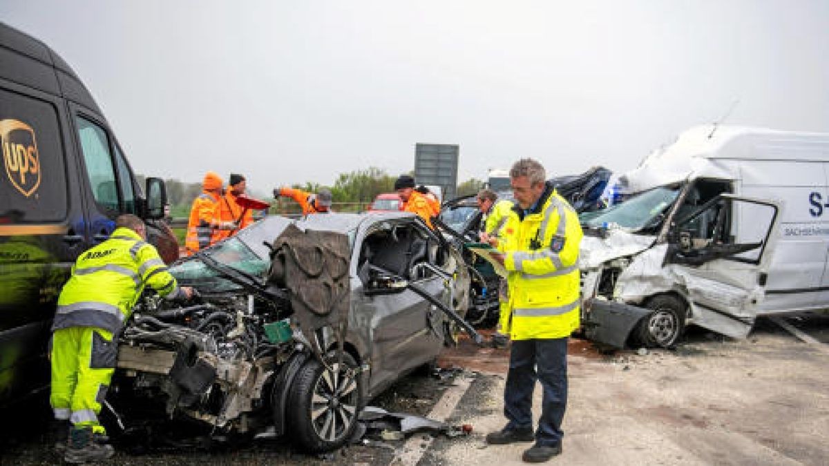 Bei der Massenkarambolage auf der A4 bei Hermsdorf ist ein Mnsch ums Leben gekommen. Foto: Sascha Fromm