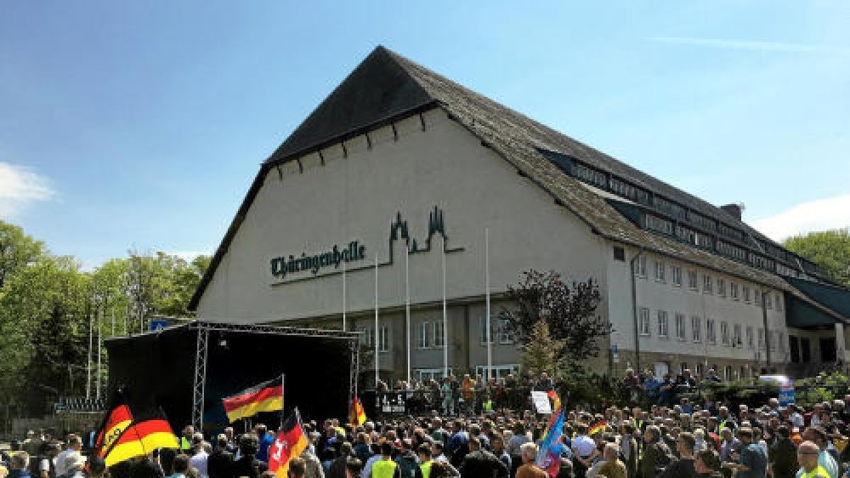 Bilder von der AfD-Kundgebung zum 1. Mai in Erfurt. Auch Alexander Gauland, Fraktionschef der Parte im Bundestag, war gekommen.