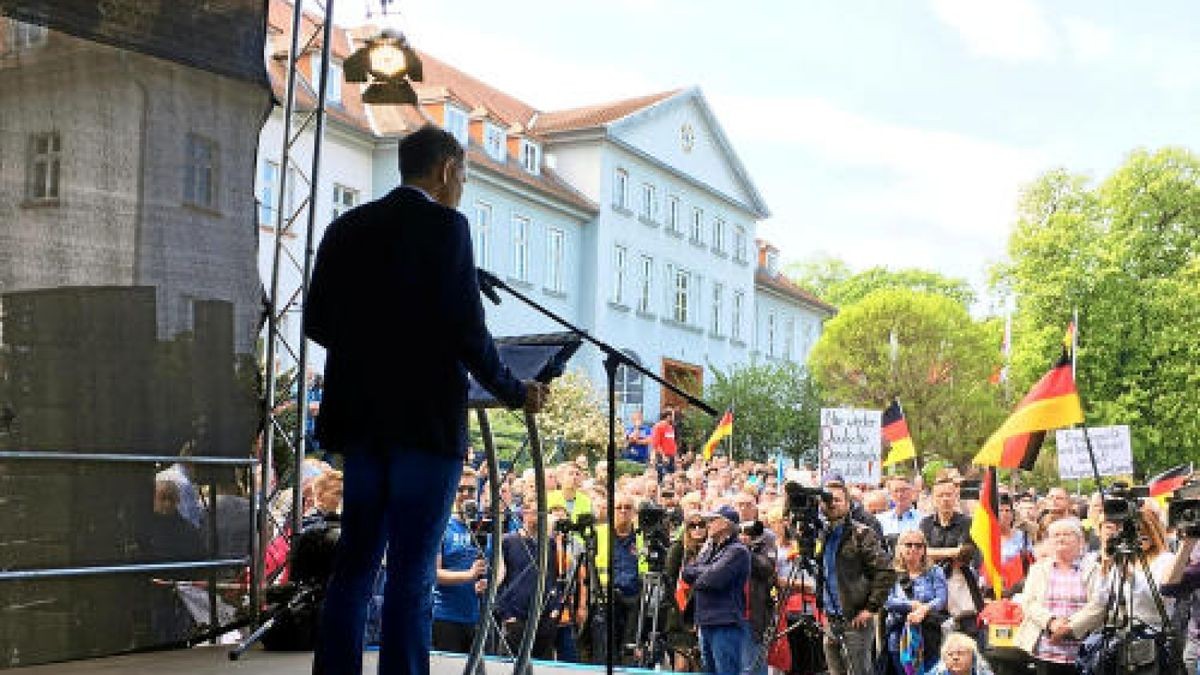 Bilder von der AfD-Kundgebung zum 1. Mai in Erfurt. Björn Höcke spricht.